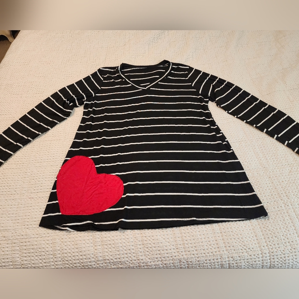 Heimish Women's Striped Black White VNeck Shirt With Red Heart 1X NEW Fun Sassy